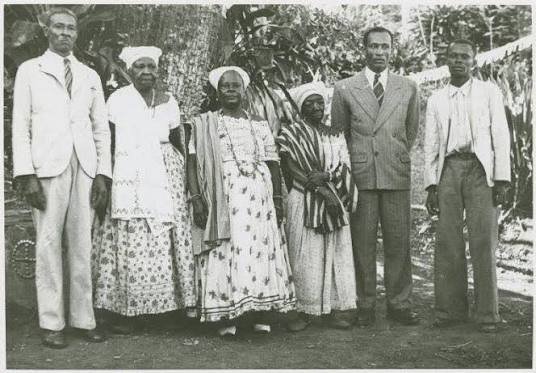 Fotos dos pesquisadores Melville e Frances Herskovits em 1942 ,no Zoogodô Bogum Malê Rundó "Terreiro do Bogum"